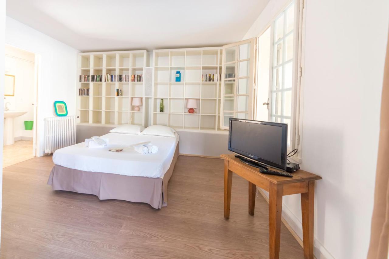 Appartement De Charme - Vue Sur Remparts - Wifi Gratuit - Parking Payant A Proximite Avignon Buitenkant foto