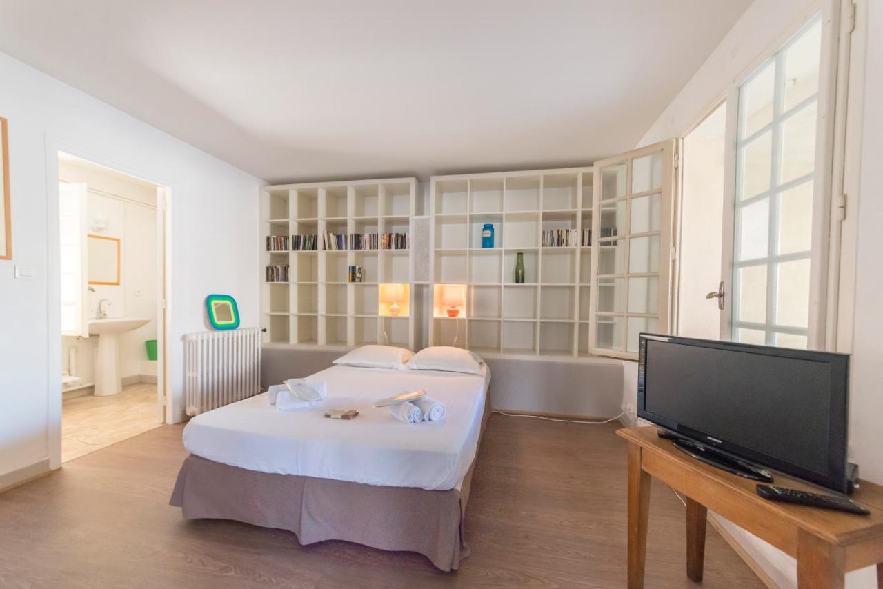 Appartement De Charme - Vue Sur Remparts - Wifi Gratuit - Parking Payant A Proximite Avignon Buitenkant foto